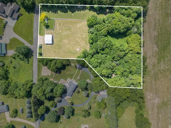 8903 Kraft Ave SE, Caledonia, MI 49316