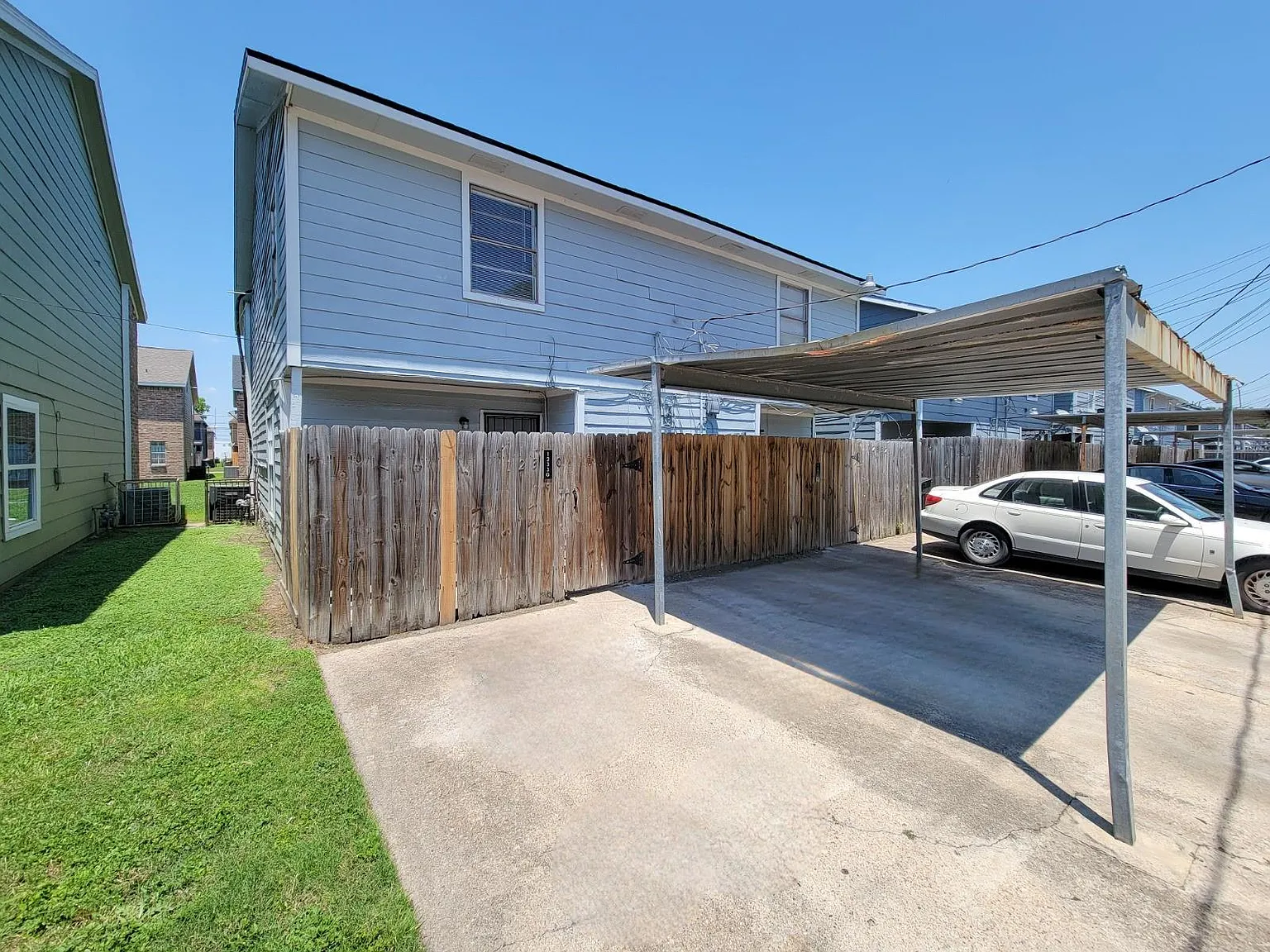 2 bed, 1.5 bath, $1,100 — Photo 2