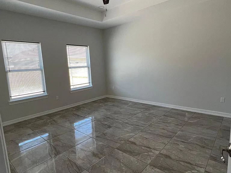 4821 Westgate Cir S — Photo 4