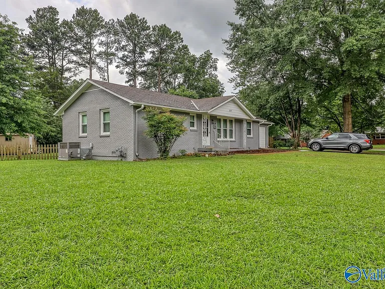 619 Graycroft Dr SW — Photo 20