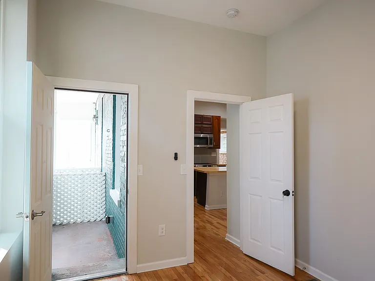 652 Delhi Ave — Photo 36