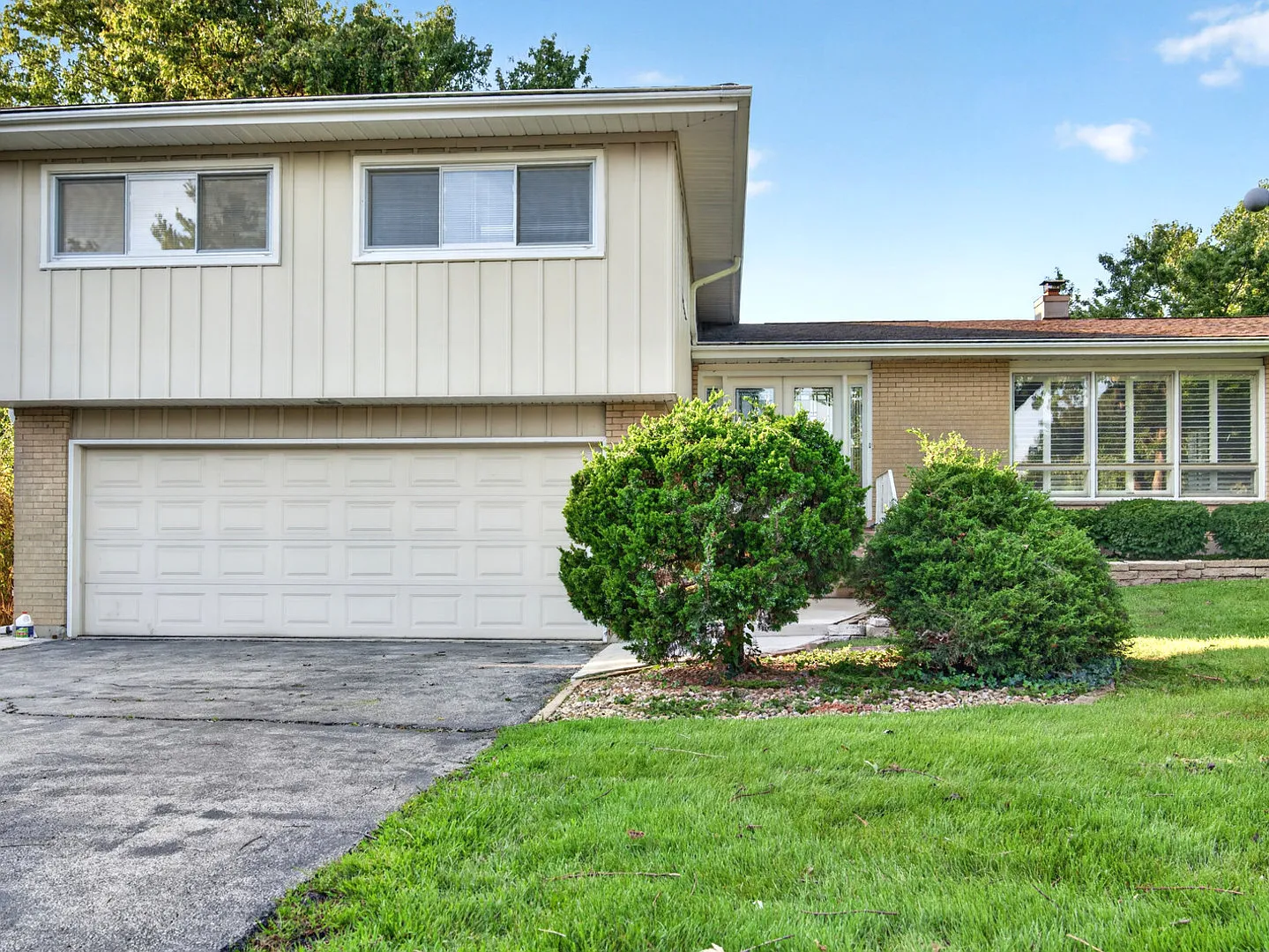 4 bed, $4,250 — Photo 2