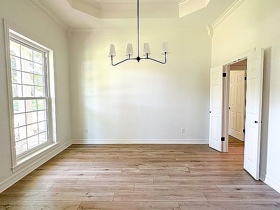 3rd image of 306 Hilton Head Cir