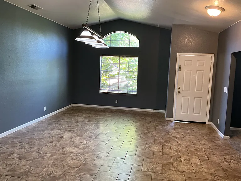 913 Woodland Dr — Photo 6