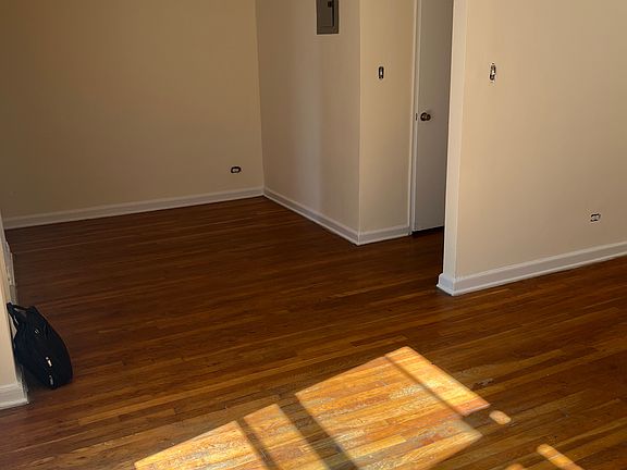 5th image of 14209 Barclay Ave #4B