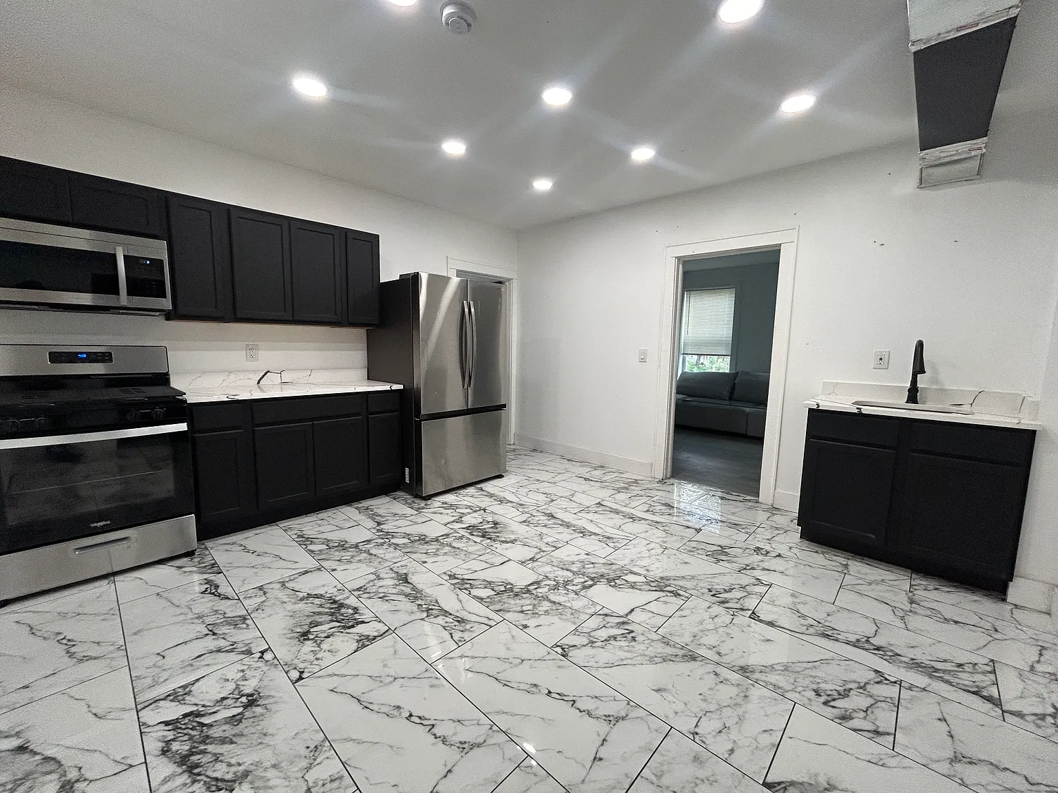 3 bed, 1650 sqft, $2,400 — Photo 1