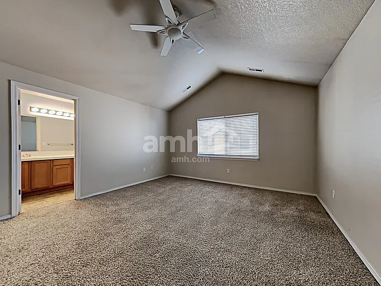 17633 Falling Leaf Ct — Photo 9