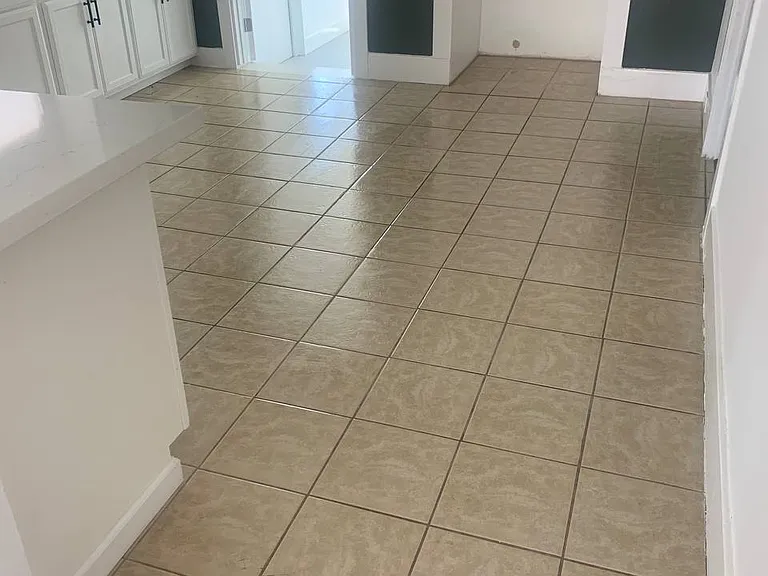 609 E Tulare Ave — Photo 10