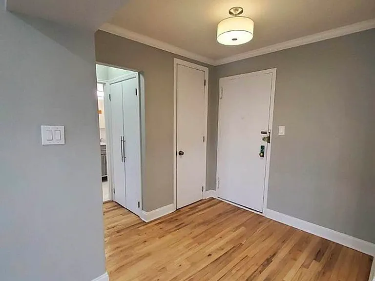495 E 7th St #5Z — Photo 5