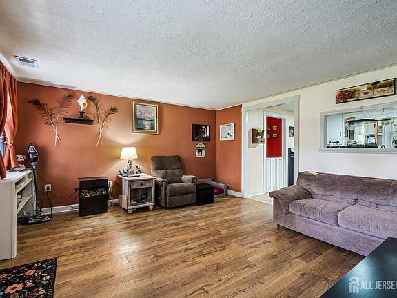 5th image of 65 Griggs Dr