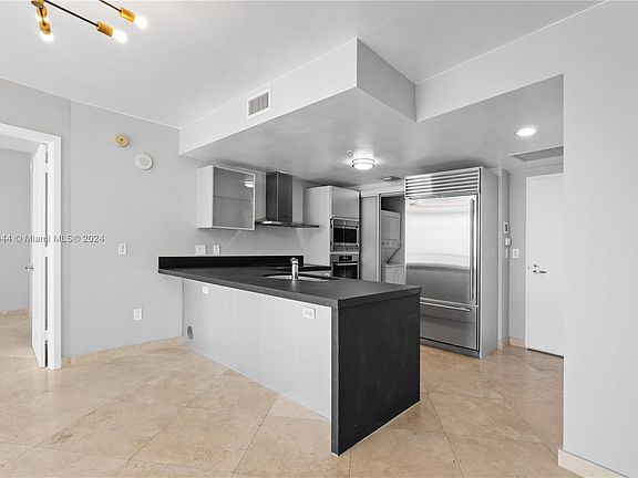 4th image of 18201 Collins Ave #5108