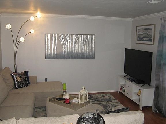 4th image of 3604 Birchwood Ct #36
