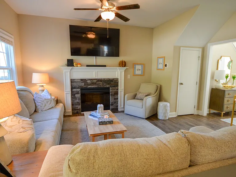 520 Everett Glades — Photo 5
