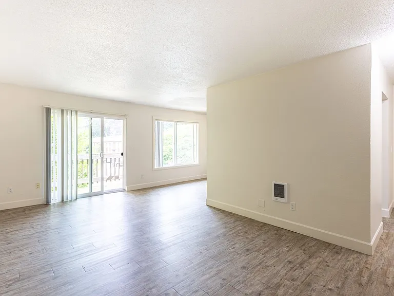 Beverly Grove Apartments — Photo 39