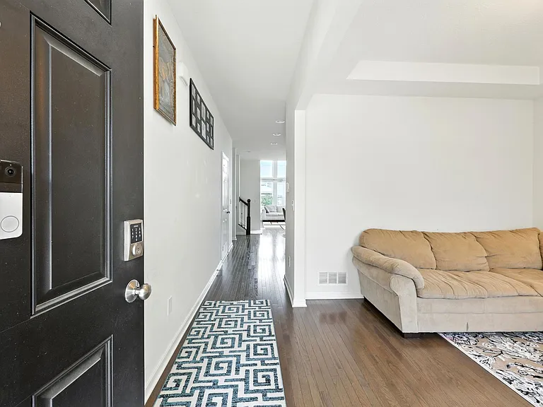5497 Mercier St — Photo 5
