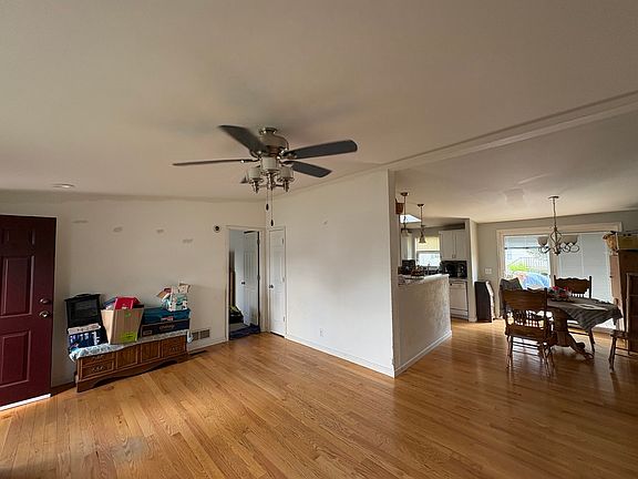 2nd image of 127 Cardinal Ln
