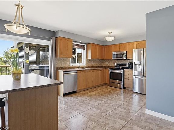 5th image of 136 Carpenter Rd
