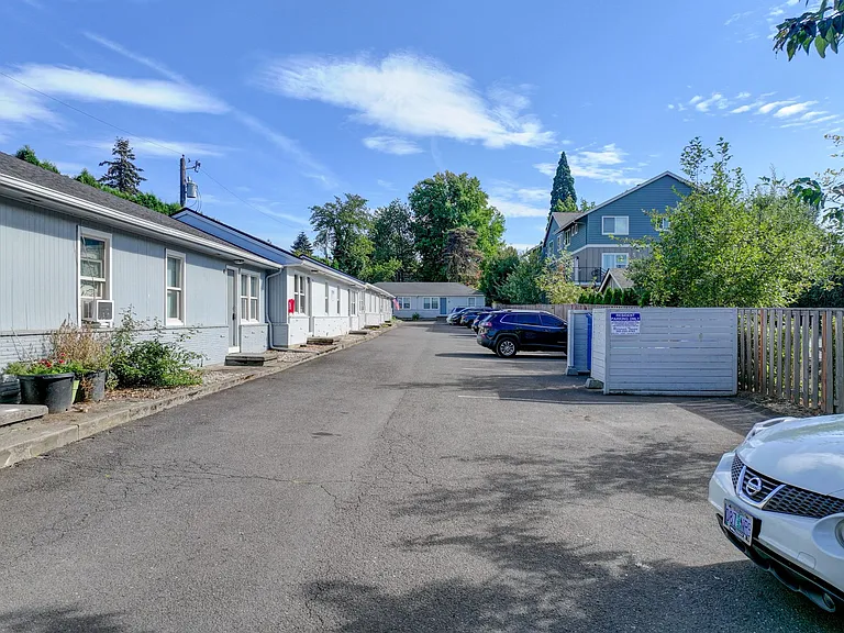 10746 NE Wygant St — Photo 5