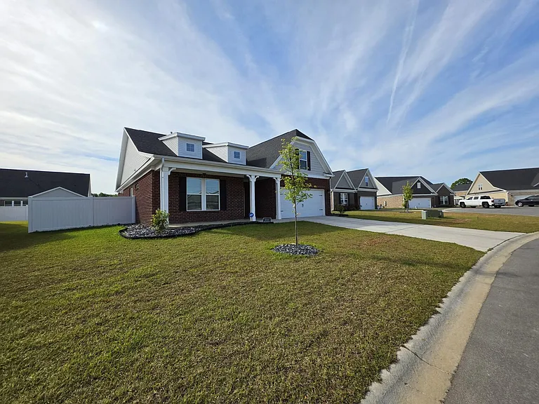 3360 Rustic Dr — Photo 2