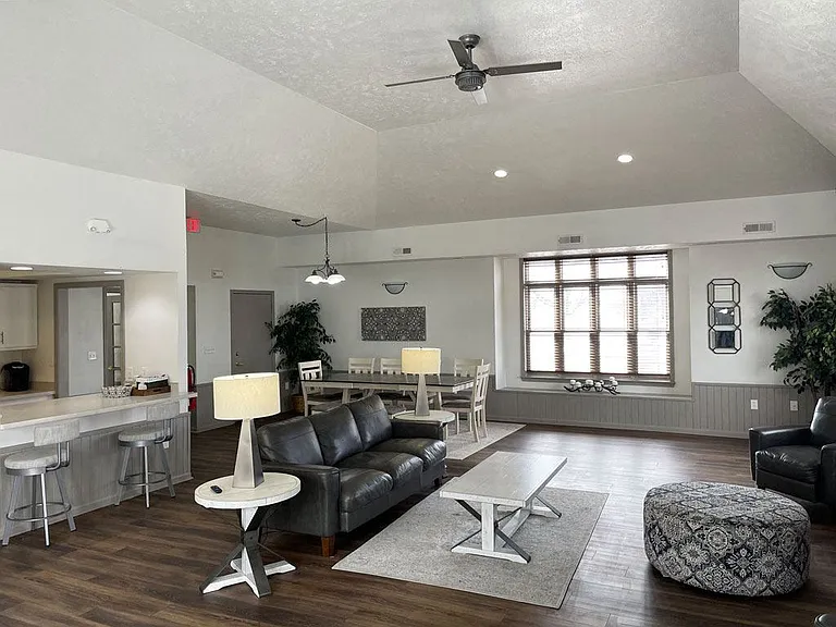 Brentwood Park Apartments — Photo 47