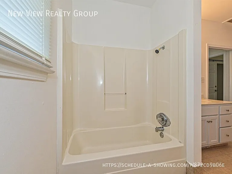 610 N Pear St — Photo 15