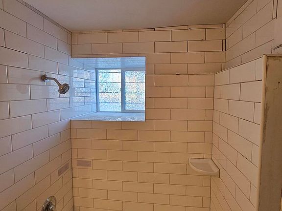 5th image of 222 N Hamilton St #10