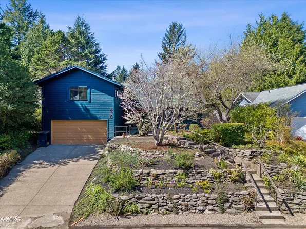 830 SW Dolores Dr, Waldport, OR 97394