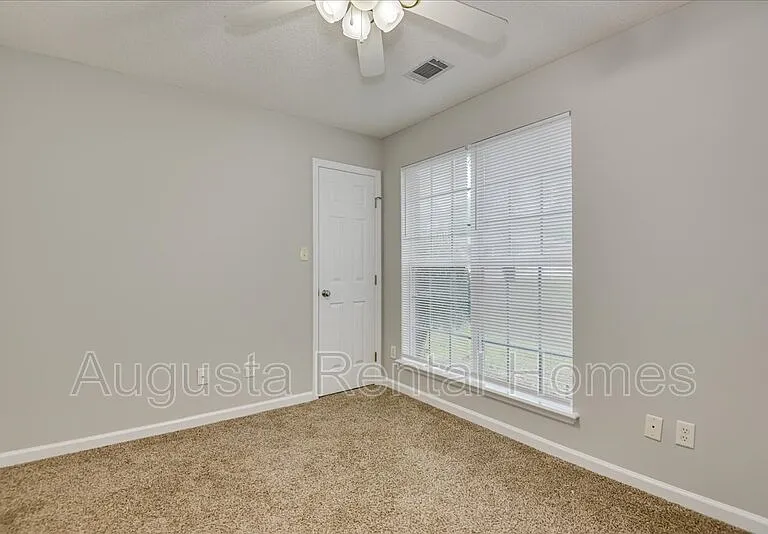 690 Monroe St — Photo 21
