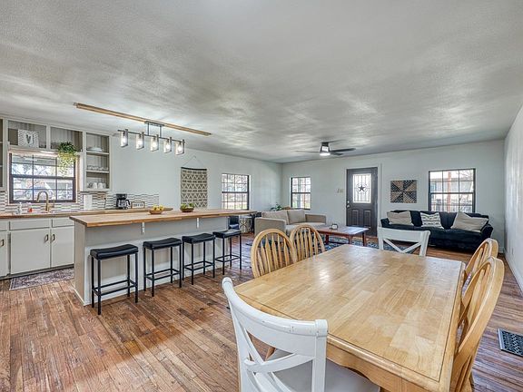 5th image of 554 Barnett Street