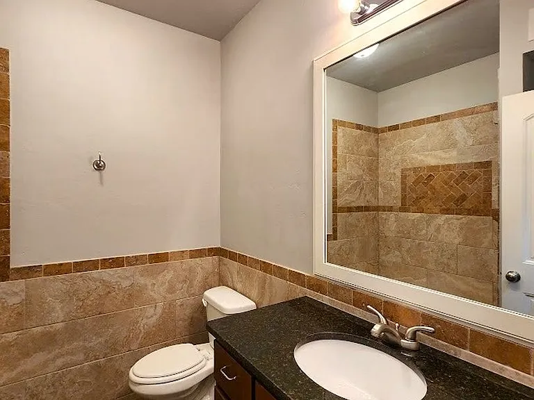 Campbell St Duplex — Photo 16
