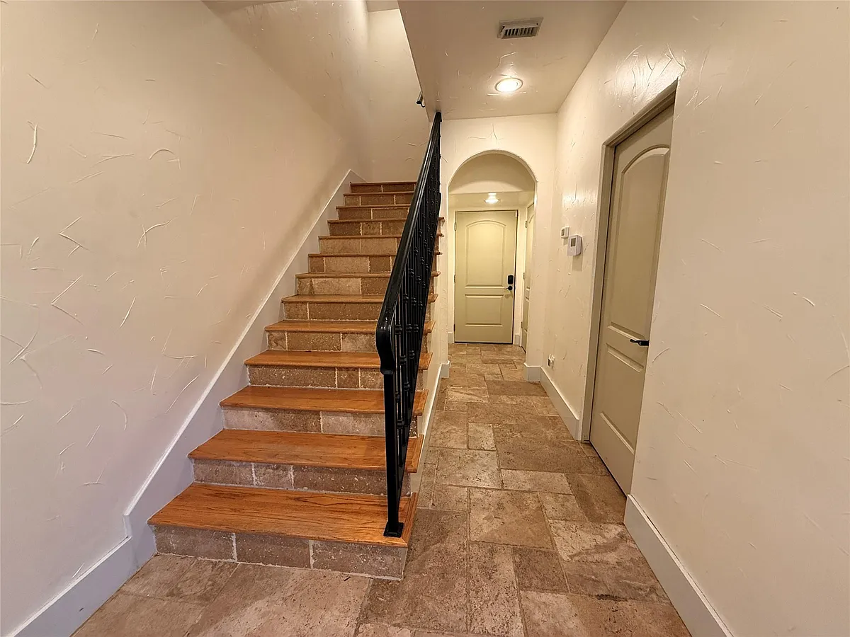 Building Photo - 4606 Austin St #D
