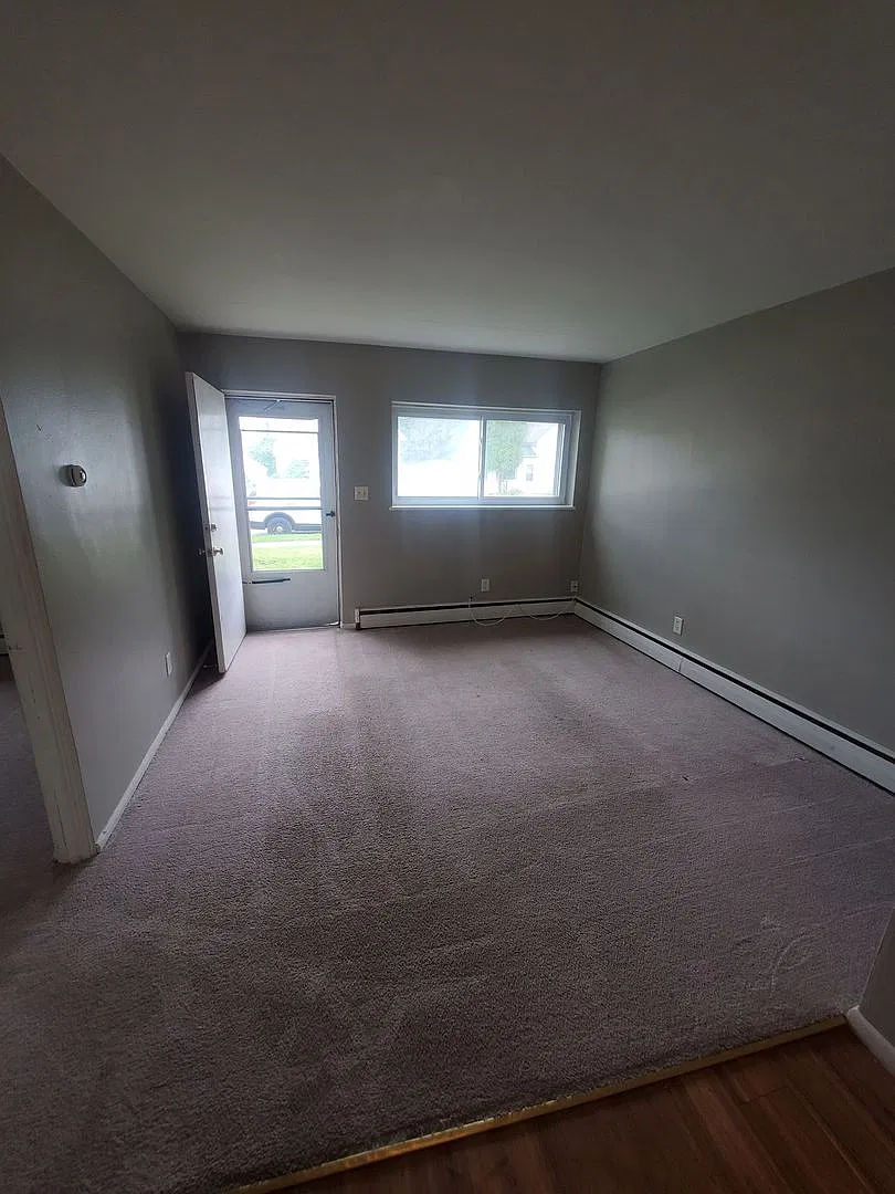 417 N Washington Ave 8 family — Photo 2