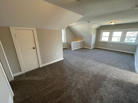4th image of 1618 Parkwood Rd APT 3