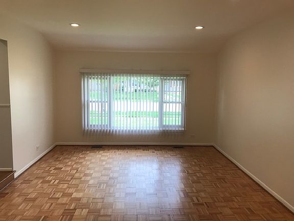 2nd image of 1331 Berkenshire Ln