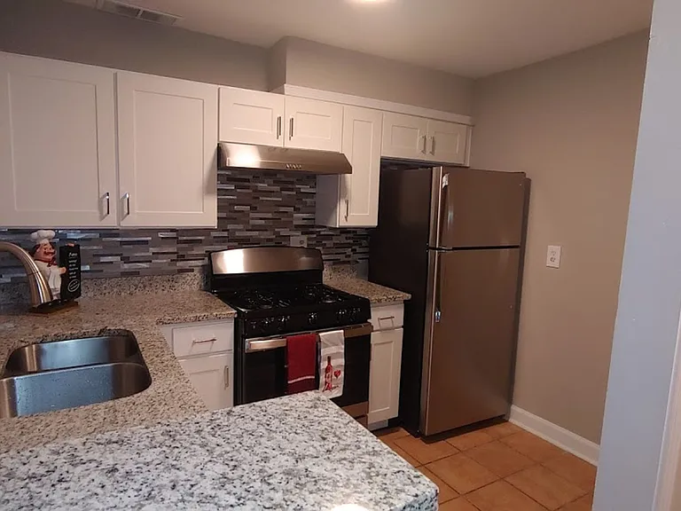 Maple Place Apartments — Photo 32