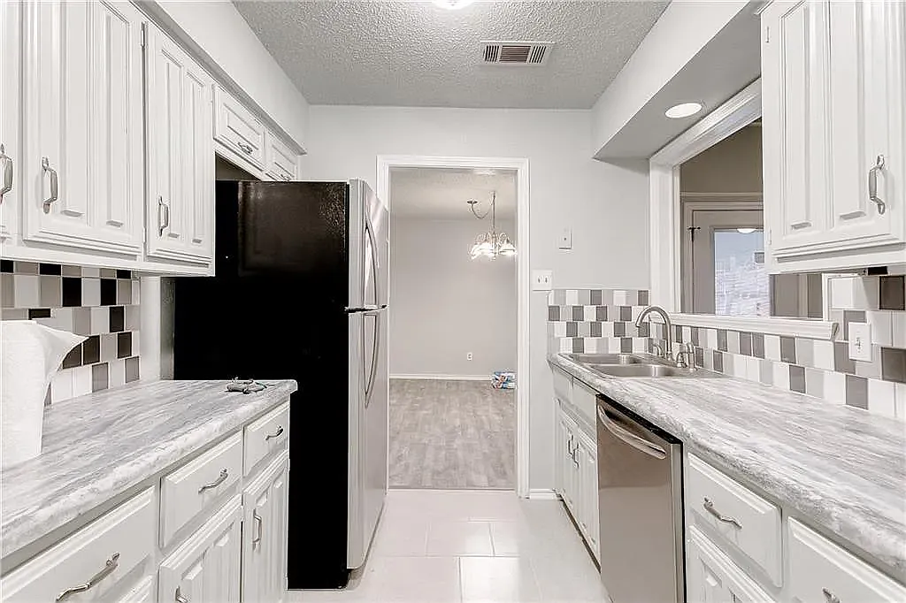 3 bed, 1600 sqft, $2,300 — Photo 1