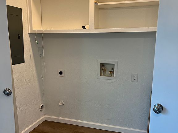 4th image of 604 Woodhaven Pl