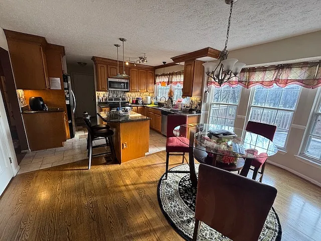 8310 Chestnut Farm Ln — Photo 4