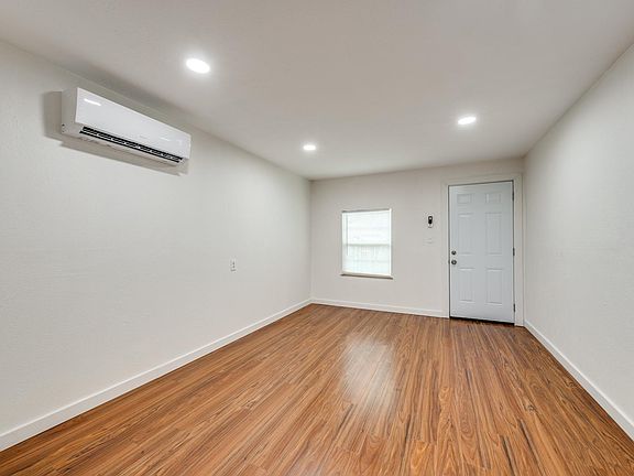 5th image of 2509 Valwood Pkwy #4