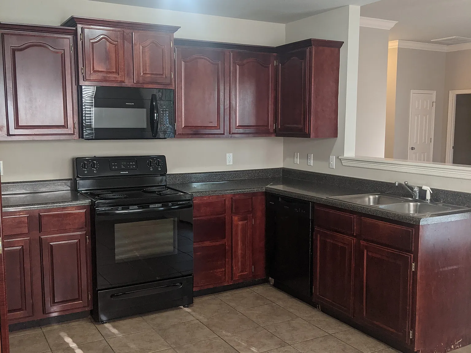 3 bed, 1575 sqft, $1,800 — Photo 4