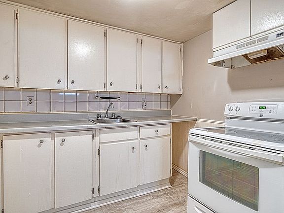 4th image of 9 Cherry Rd #2