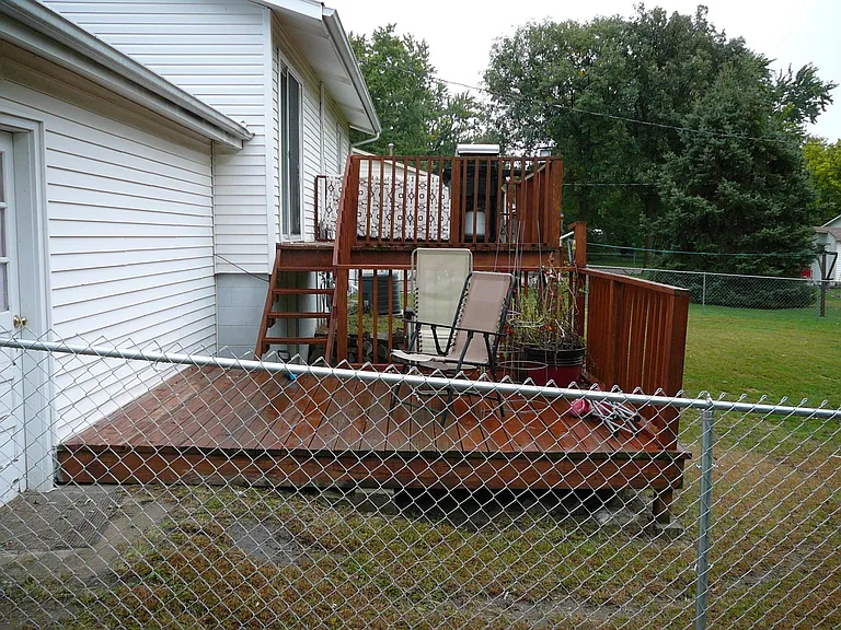 208 Broadmoor Dr — Photo 2