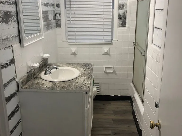 1023 Cynthia Cres — Photo 2