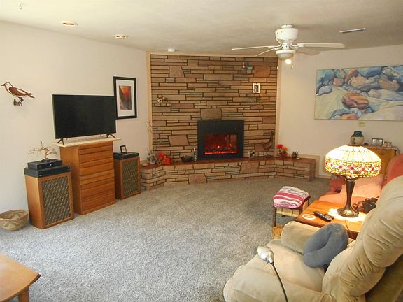 5th image of 915 Lake St