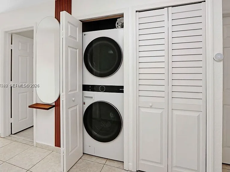 242 E 3rd St #205 — Photo 13
