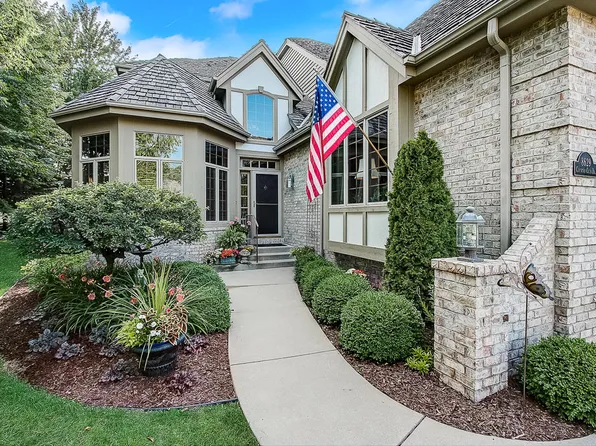 8629 S Country Club Dr #53, Franklin, WI 53132