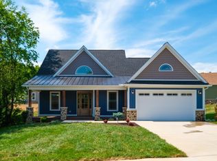 2509 Forest Dr, Waynesboro, VA 22980