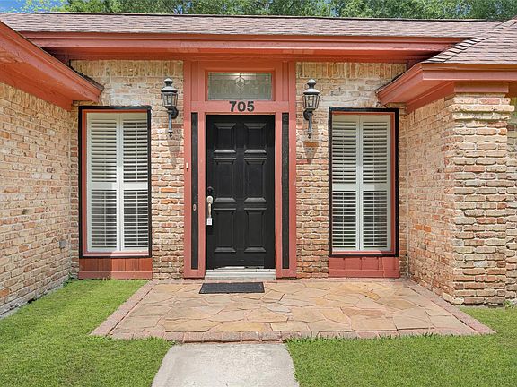 4th image of 705 Holly Springs Ct