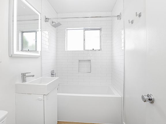3rd image of 951 N Curson Ave #1