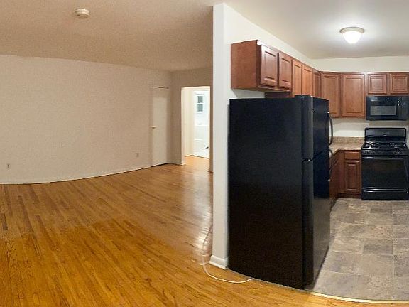 2nd image of 130 Bloomfield Ave APT 4A